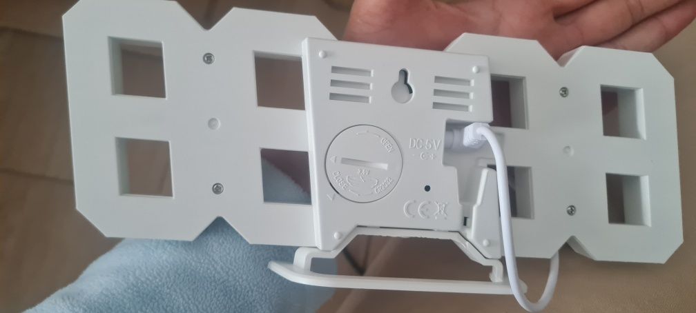 Ceas luminos si temperatura