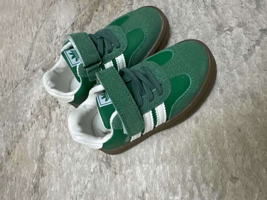 Кроссовки 26 размер новые, маломерки