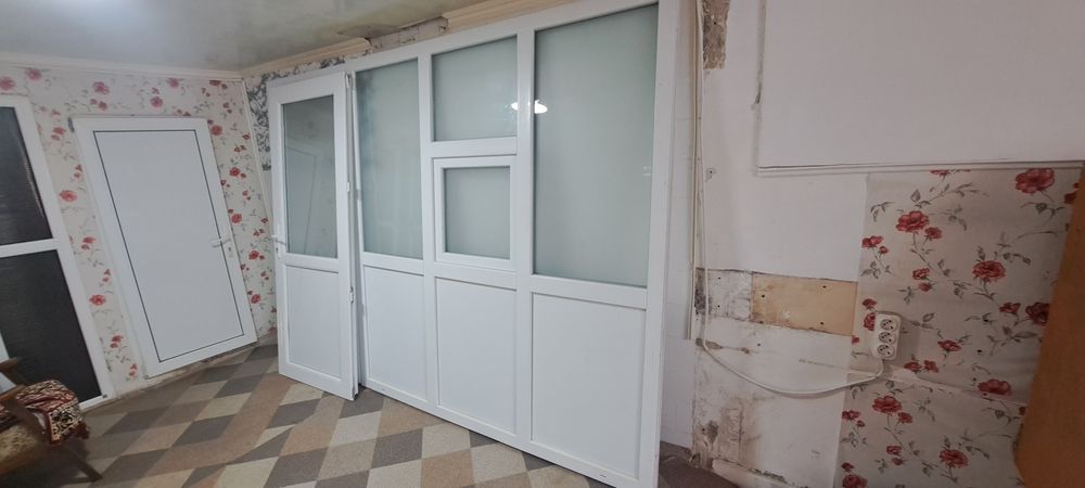 Panou termopan cu ușa inclusa