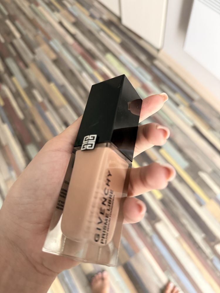 Фондьотен Givenchy