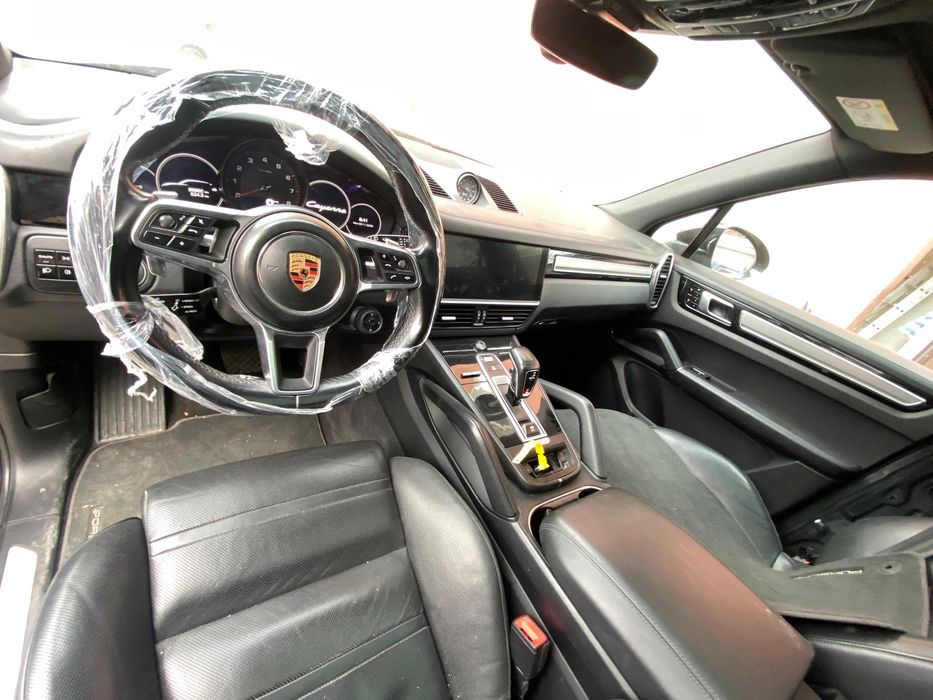 porsche cayenne 2018 AVARIAT