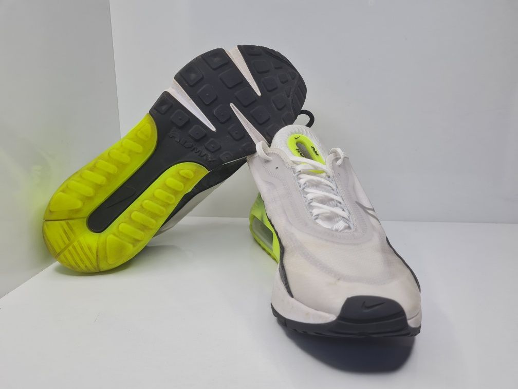 Маратонки Nike Air Max 2090

Носени,но в добро състояние. 
Камерите са