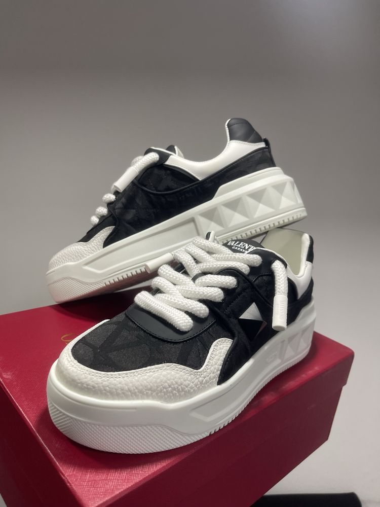 Valentino Garavani One Stud Black White