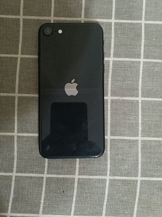 Продаю айфон se 2020