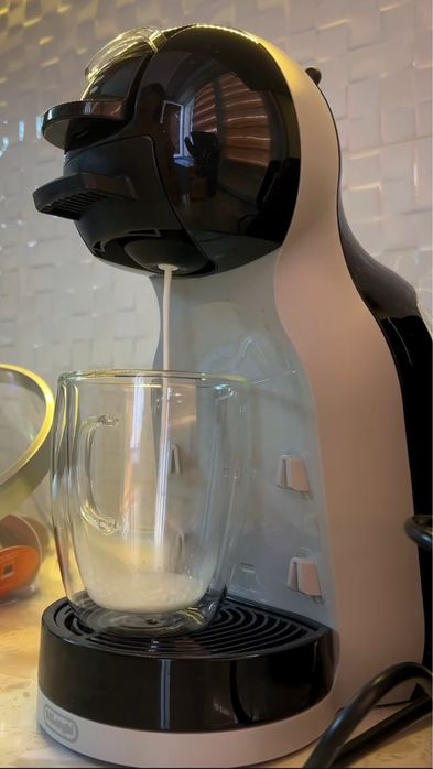 Кофемашина Delonghi капсульная