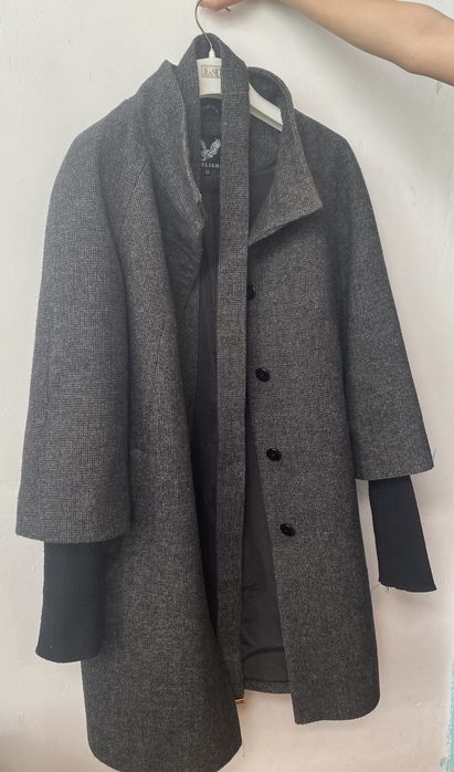 Пальто демисезонное.