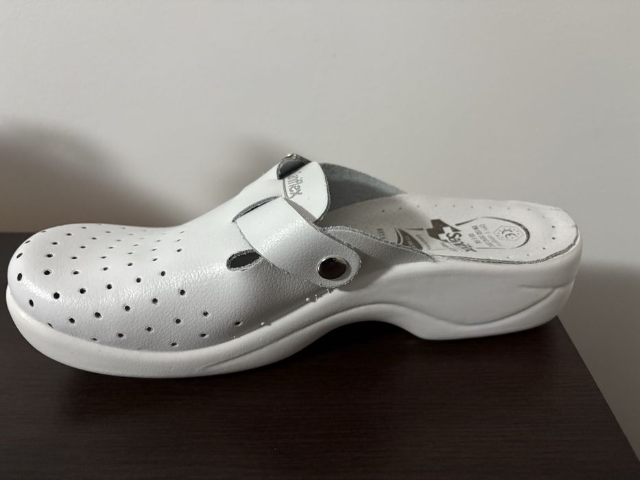 Papuci piele pentru domeniul medical