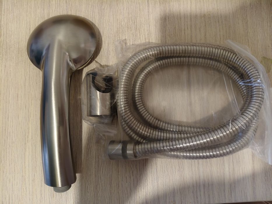 Продаётся смеситель с душем