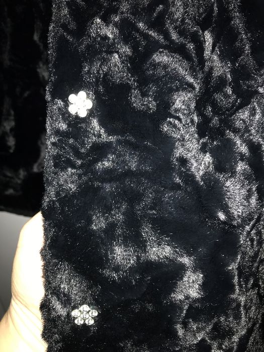 Haina blana artificiala neagra