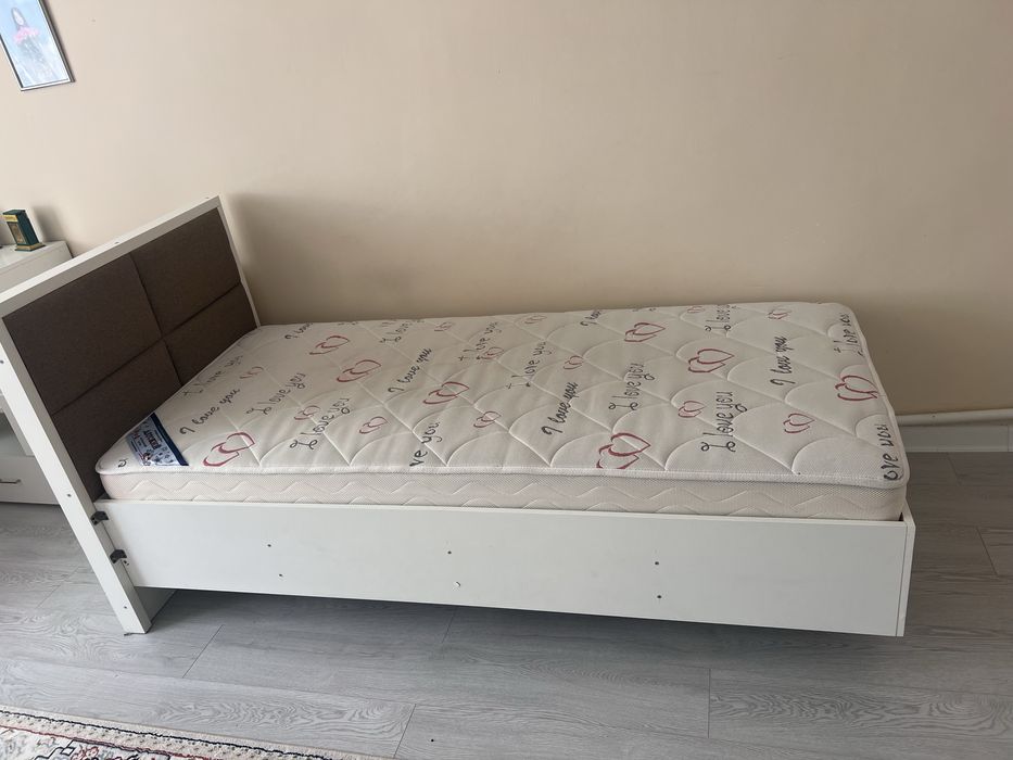 Кровать с матрасом ортопедический