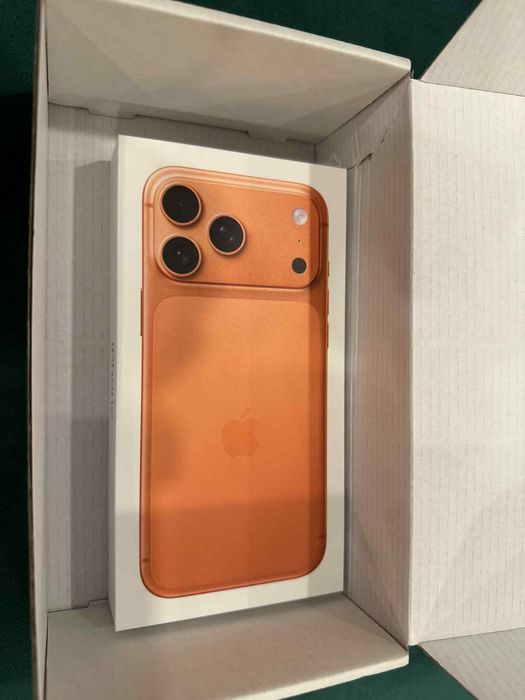 IPhone 17 PRO MAX 1TB Cosmic Orange Чисто Нов с 3 години гаранция