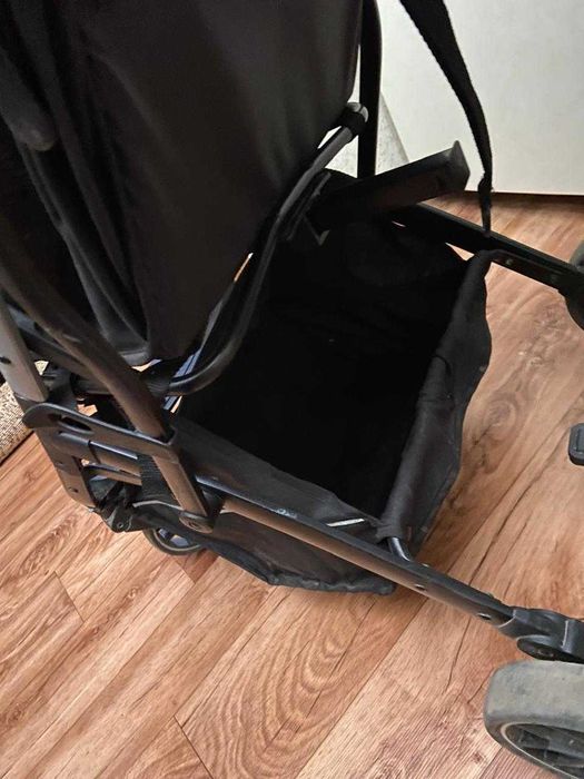 Продам прогулочную коляску