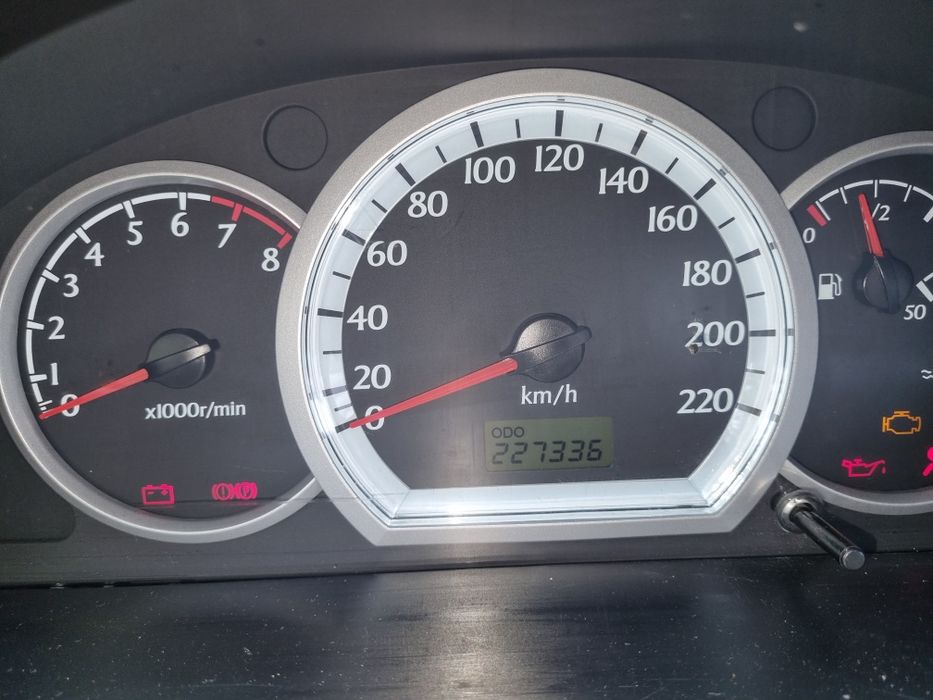 Vând Chevrolet Lacetti Super preț!