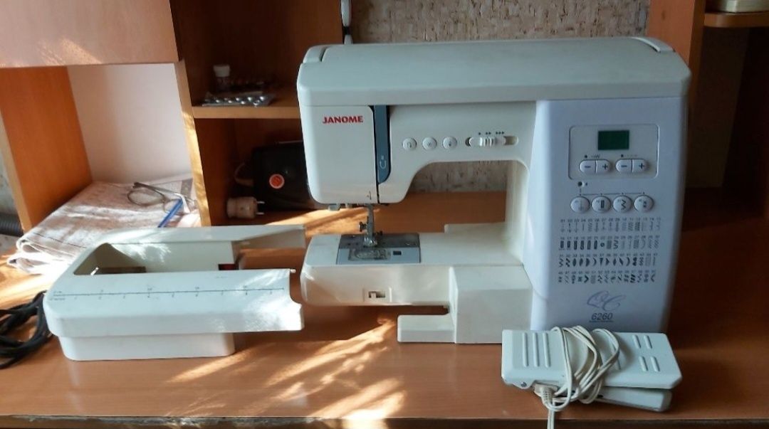 Швейная машина JANOME