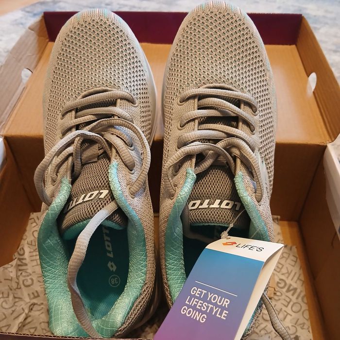 Маратонки - нови с етикет