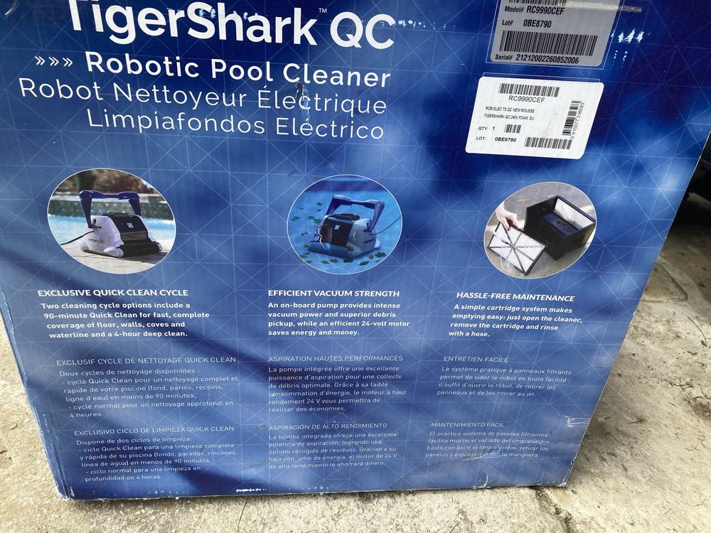 Робот за почиставане на басейн Tiger Sharck QC
