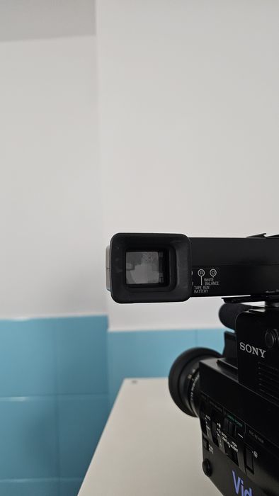 Vând camera Sony VHS-C in stare de funcționare