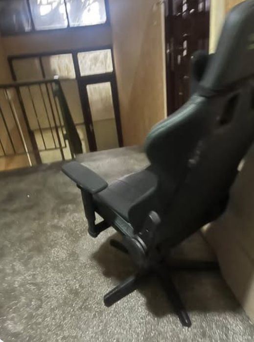 Scaun razer negociabil (predare personala)