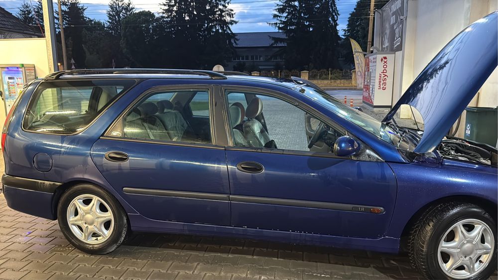 Renault laguna 1 .