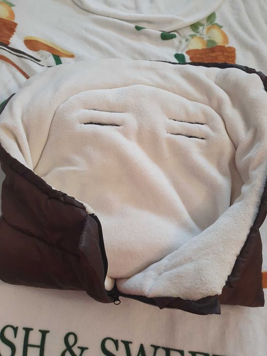 Vand husa de iarna carucior pret 30 lei
