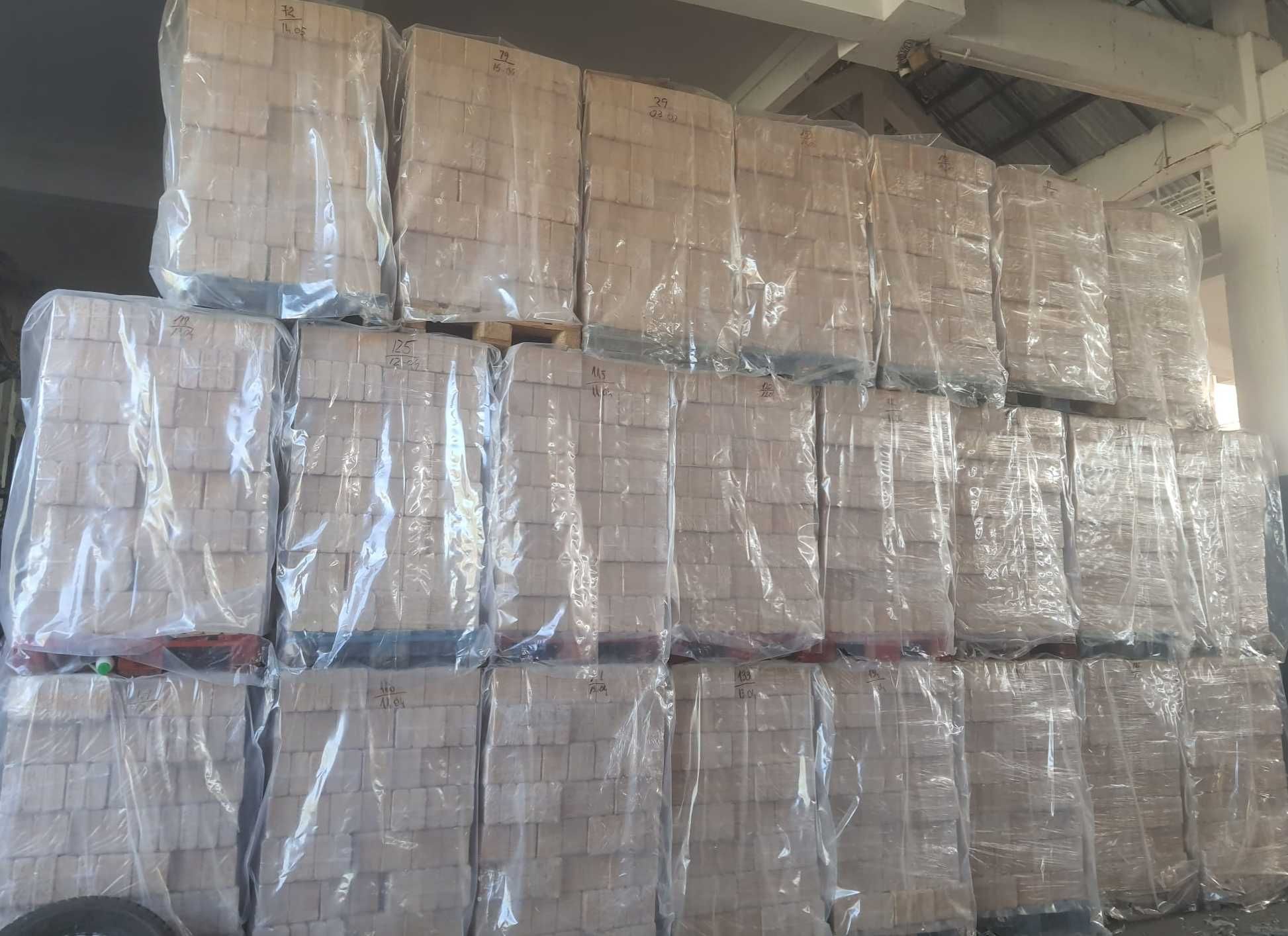 Combustibili Solizi: Cărbune Petrolier, Peleți, Brichete și Lemn