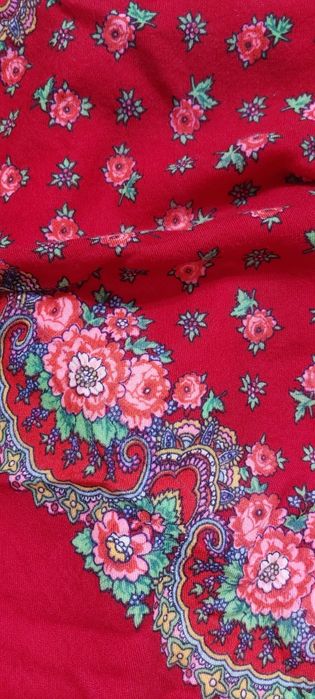 Poale albe cu dantela