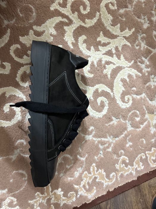 Adidasi Numeris carbon