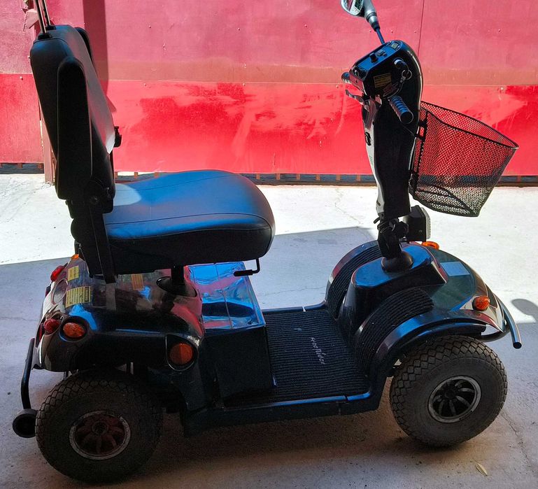 Carucior electric pentru persoane cu handicap