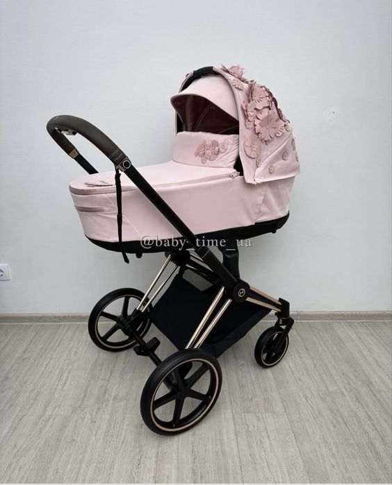 Cybex Priam Simply Flowers Pink 4.0 chassis Rosegold stroller