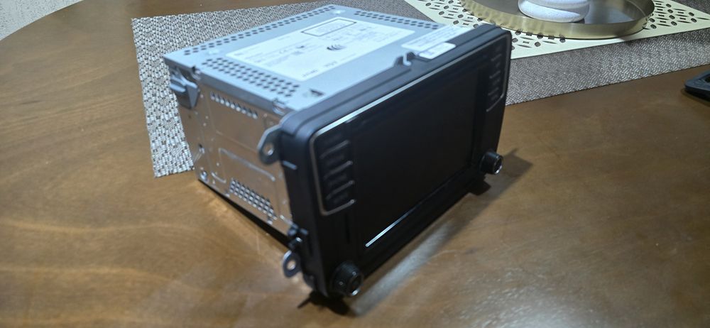 Vând navigație mare vw