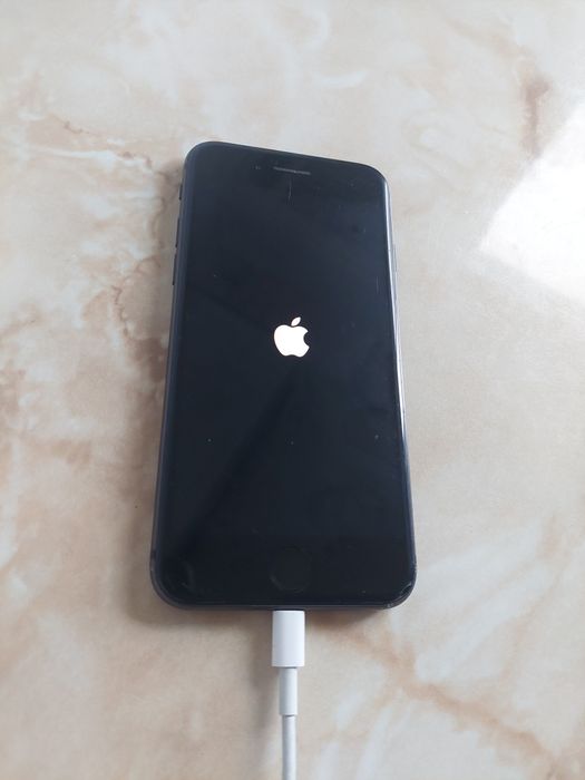 [8] Vând Apple iPhone 8 cu placa de bază și ecranul bune //poze reale