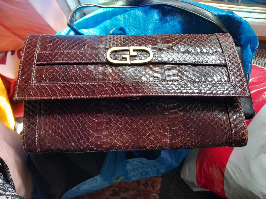 genti  aduse din italia, unele noi nepurtate de firma