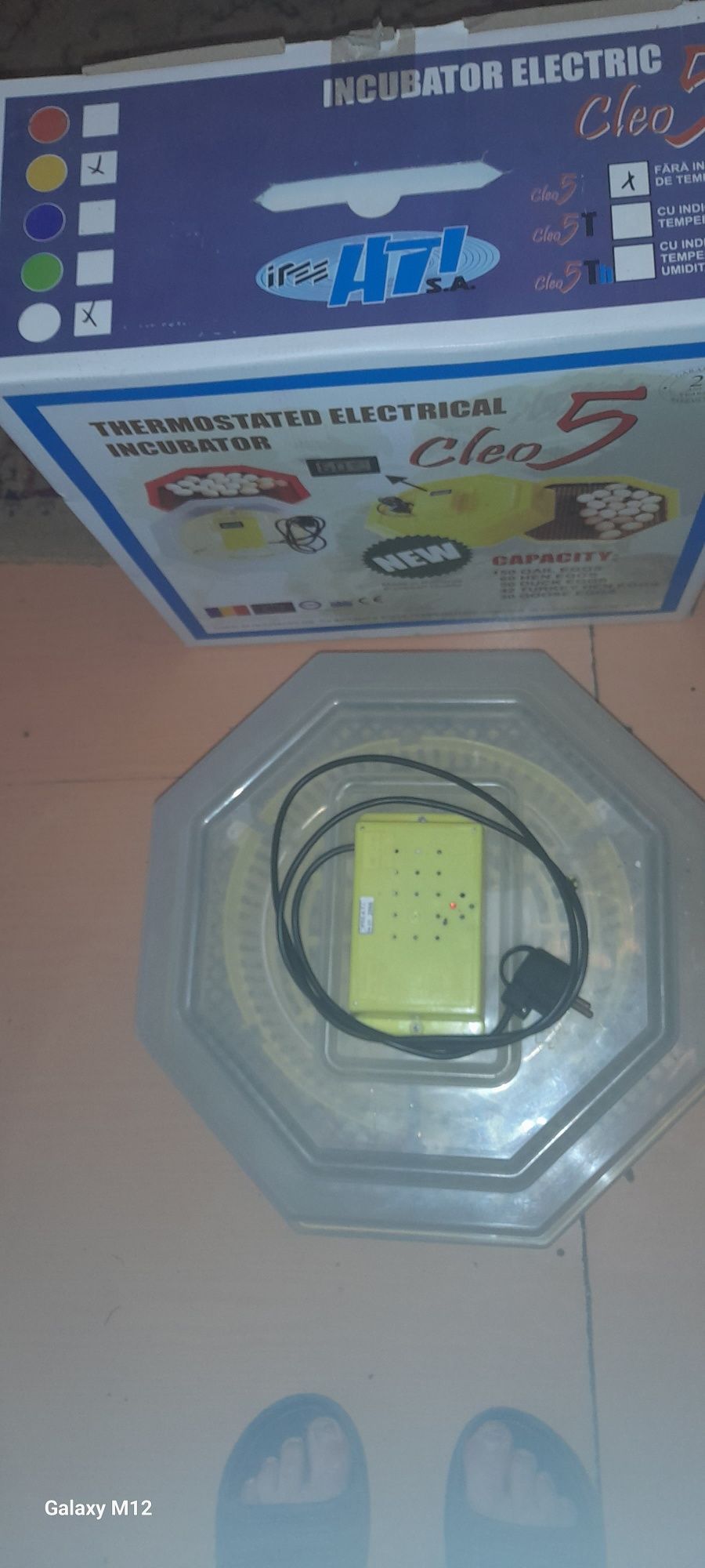 Vînd Incubator Electric Cleo  5 în stare foarte bună folosit o singură