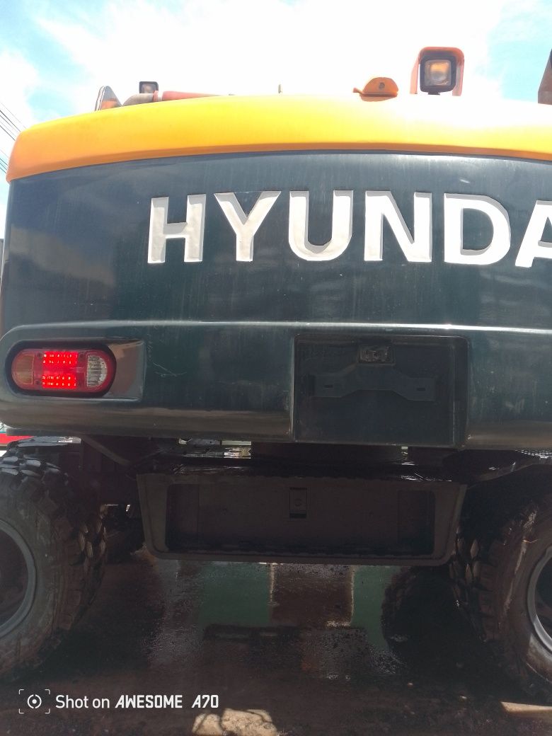 Ekskavator Hyundai 140talik sotiladi yili 2015
