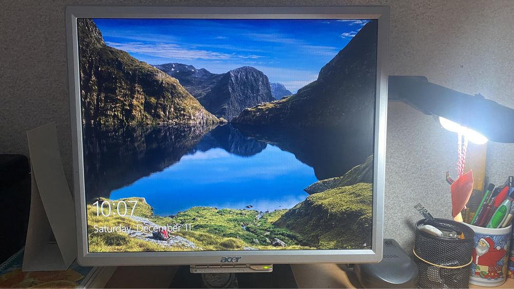 TFT LCD Монитор ACER AL1716s. Като нов.