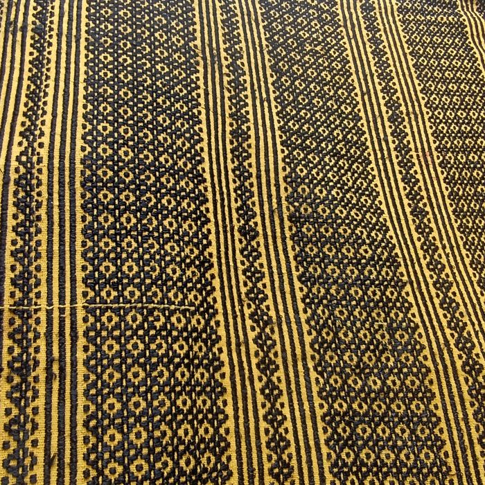 Cuvertura din mătase țesută la război