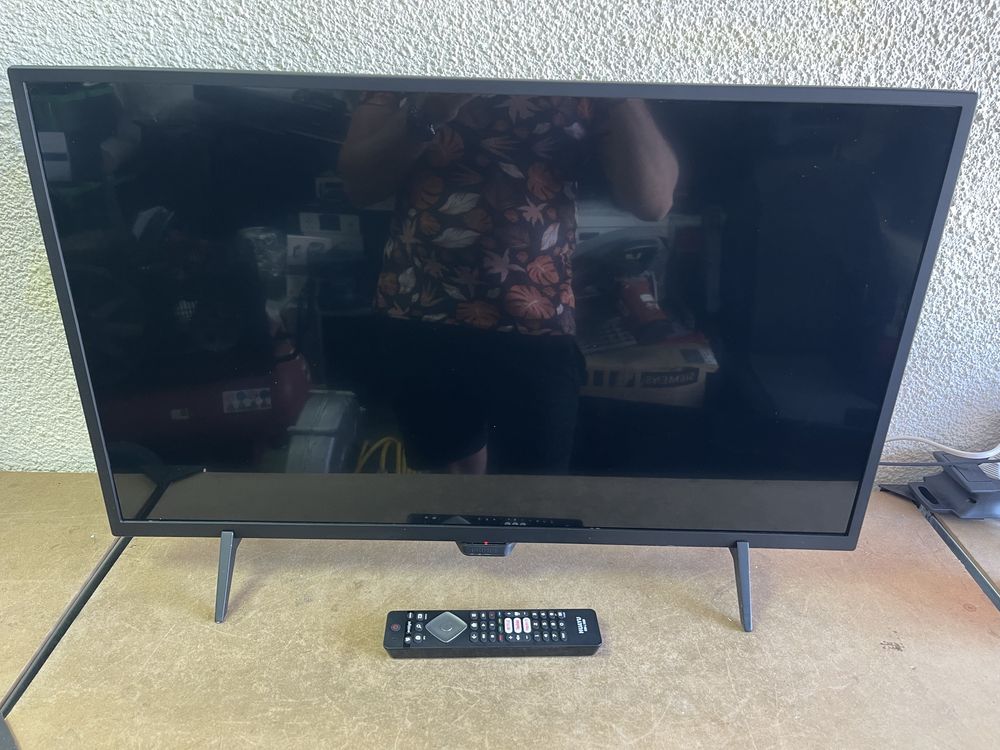Телевизор PHILIPS Full HD LED 32“ Ambilight Android - 32PFS6402/12