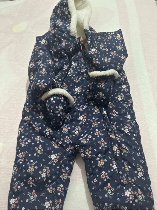 Combinizon arata impecabil potrivit pentru vremea de afara