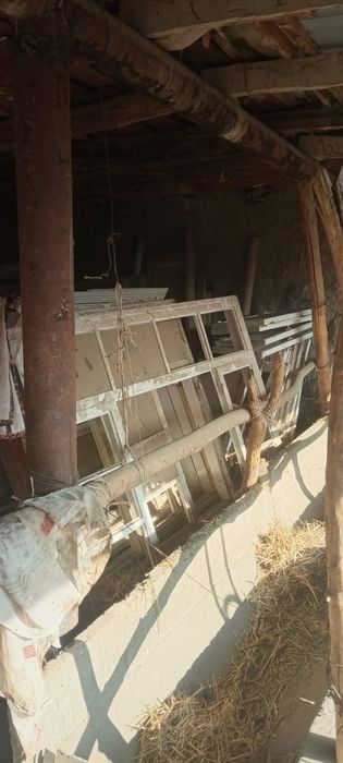 Taxta eshik derazalar va taxtalar sotiladi