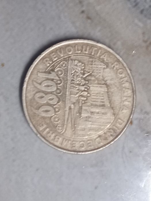 Vând monede vechi și mai noi la colecționar preturile difera