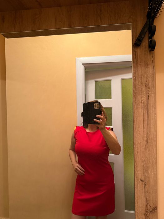 Червена рокля за парти