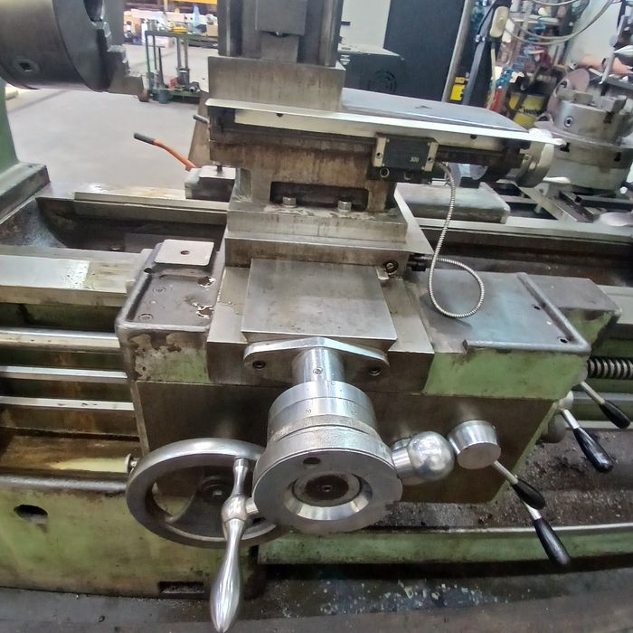 Vânzare mașini unelte.