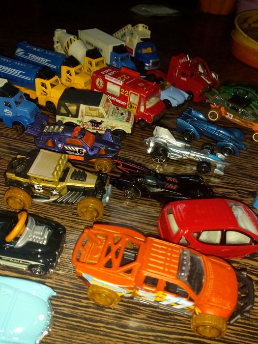 Метални колички,спинери,динозаври-конструктори, фигурки нинджаго