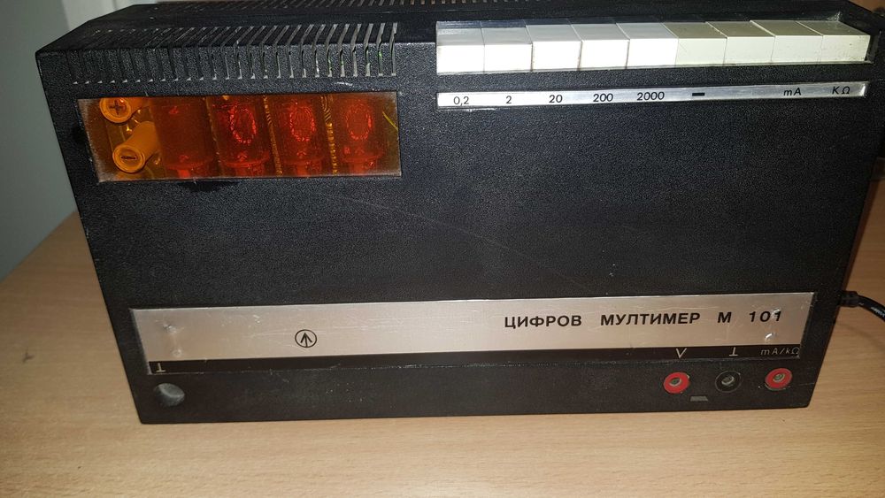 Продавам български цифров мултиметър с газоразрядни лампи    М101