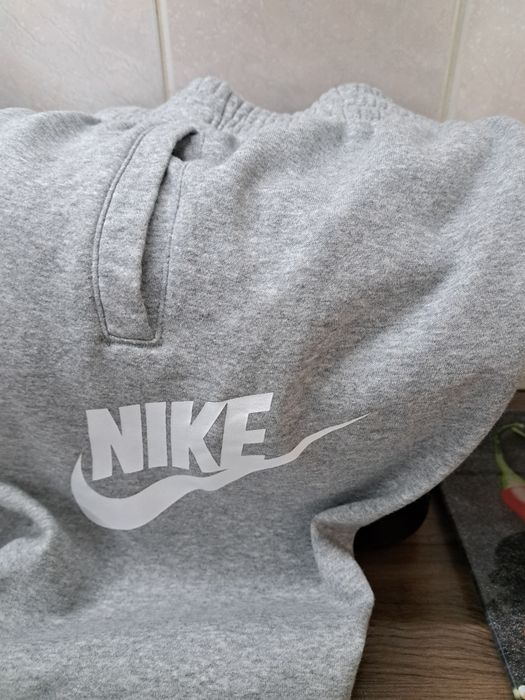 Pantaloni si hanorac Nike pt 10-11 ani