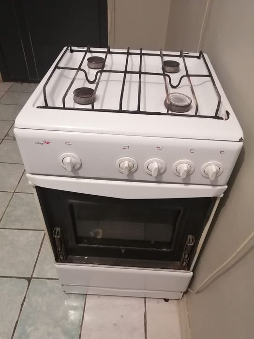 Продам газ плиту срочно