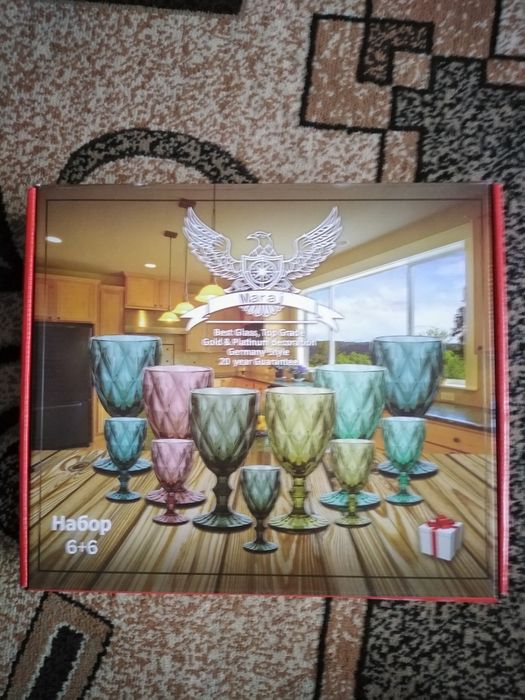 Продам набор фужеров и рюмок.