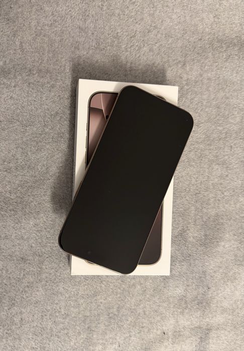 Vând telefon iPhone 16 Pro Max, 256 GB, desert titanium + Husa Apple