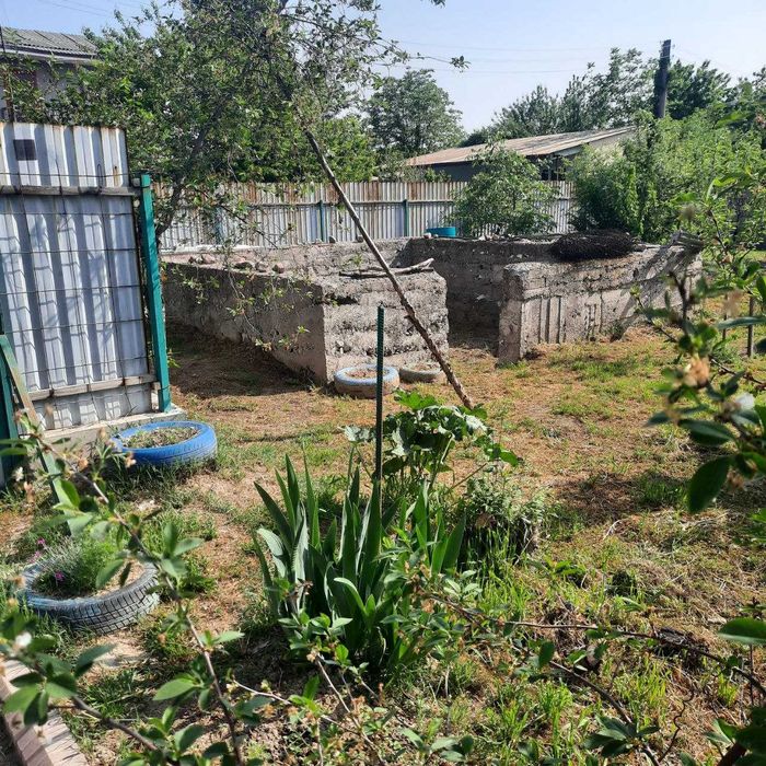 Продаётся дача с баней, двумя домами и бассейном