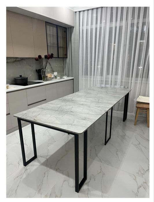 Стол консоль-трансформер и стулья